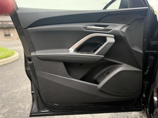 Photo of 2025 Tambora Gray Metallic Audi Q5
