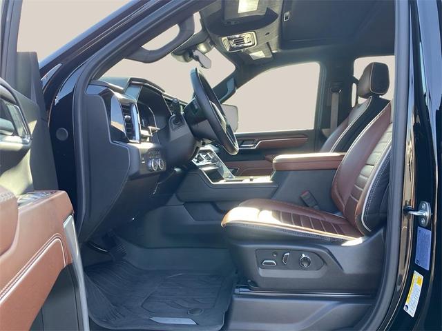 Photo of 2024 Onyx Black GMC Sierra 2500