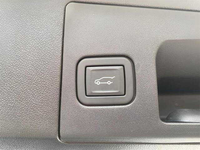 Photo of 2024 Crystal White Tri-Coat Cadillac XT5