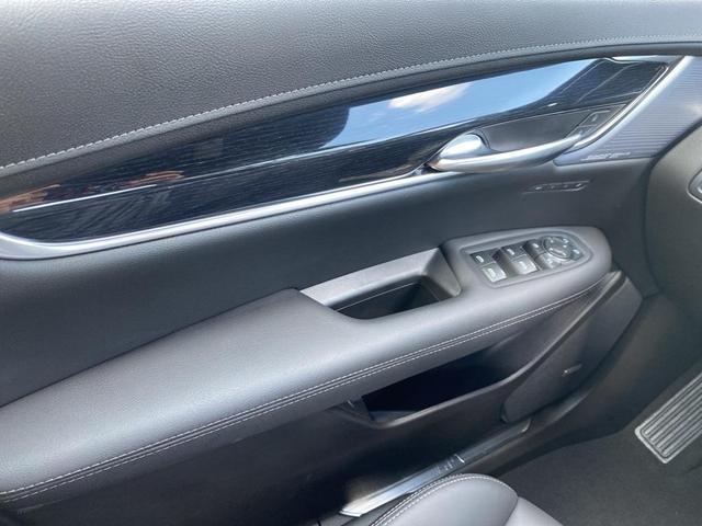 Photo of 2024 Crystal White Tri-Coat Cadillac XT5