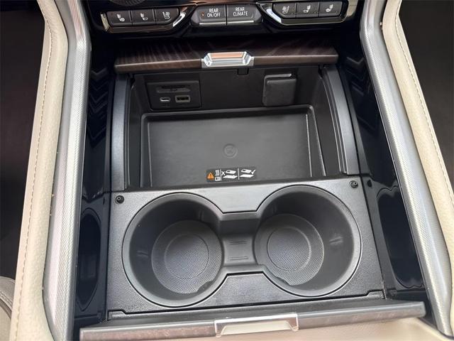 Photo of 2021 Hunter Metallic GMC Yukon XL
