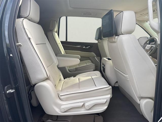 Photo of 2021 Hunter Metallic GMC Yukon XL