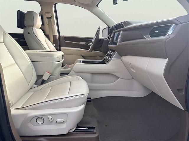 Photo of 2021 Hunter Metallic GMC Yukon XL