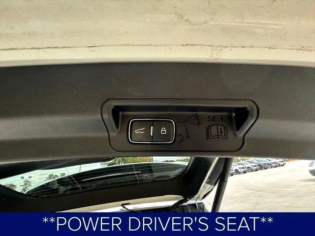 Photo of 2023 White Ford Explorer