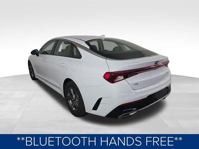 Photo of 2021 Glacial White Pearl Kia K5