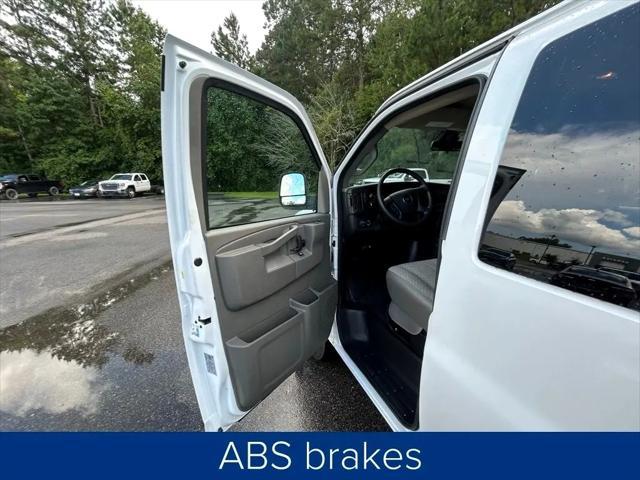 Photo of 2024 Summit White Chevrolet Express 3500
