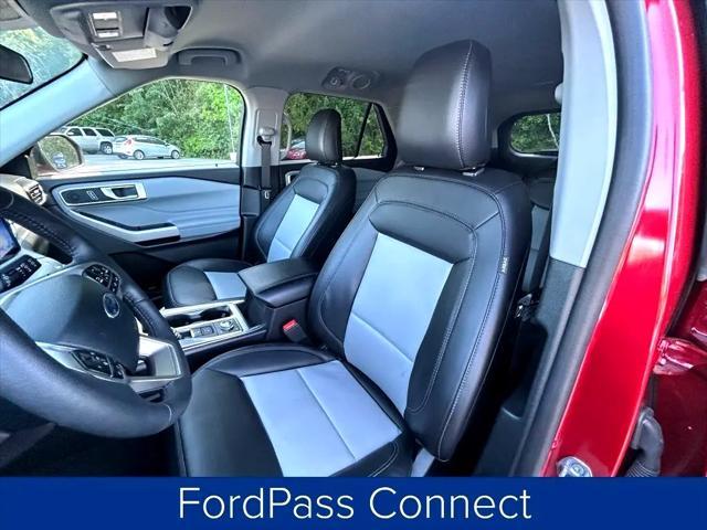 Photo of 2024 Rapid Red Metallic Tinted Clearcoat Ford Explorer