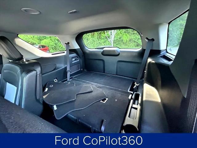 Photo of 2024 Rapid Red Metallic Tinted Clearcoat Ford Explorer