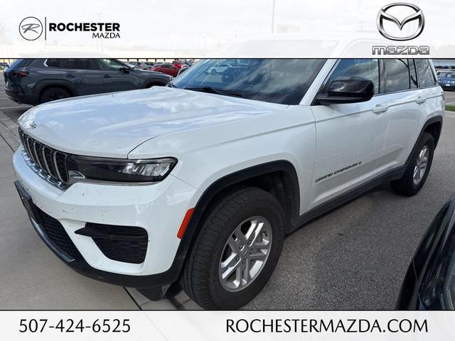 Photo of 2023 Bright White Clearcoat Jeep Grand Cherokee