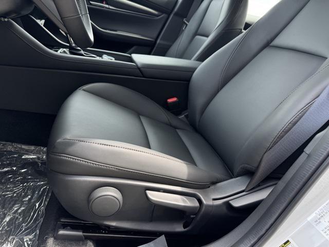 Photo of 2025 Ceramic White Mazda Mazda3