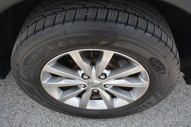 Photo of 2017 Granite Clearcoat Metallic Dodge Durango