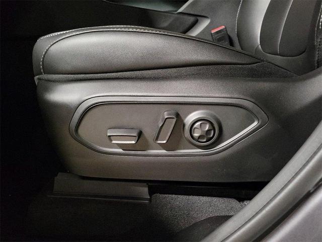 Photo of 2024 Metallic Jeep Grand Cherokee