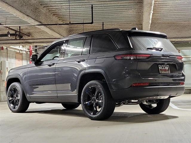 Photo of 2024 Metallic Jeep Grand Cherokee