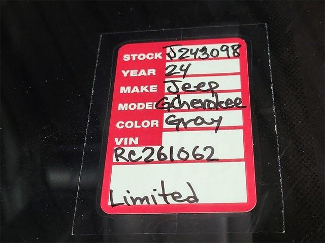 Photo of 2024 Metallic Jeep Grand Cherokee