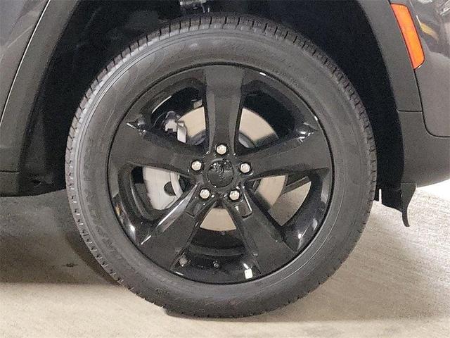 Photo of 2024 Metallic Jeep Grand Cherokee