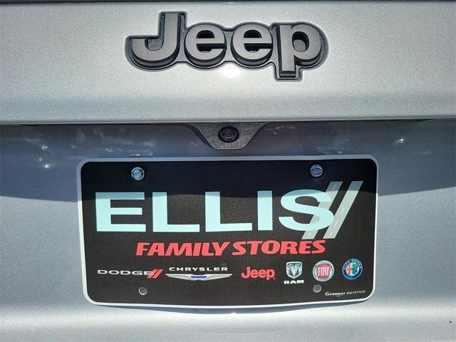 Photo of 2025 Silver Zynith Jeep Compass