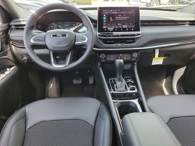 Photo of 2025 Silver Zynith Jeep Compass