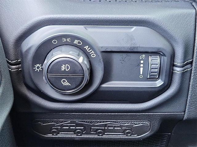 Photo of 2025 Granite Crystal Clearcoat Metallic Jeep Gladiator