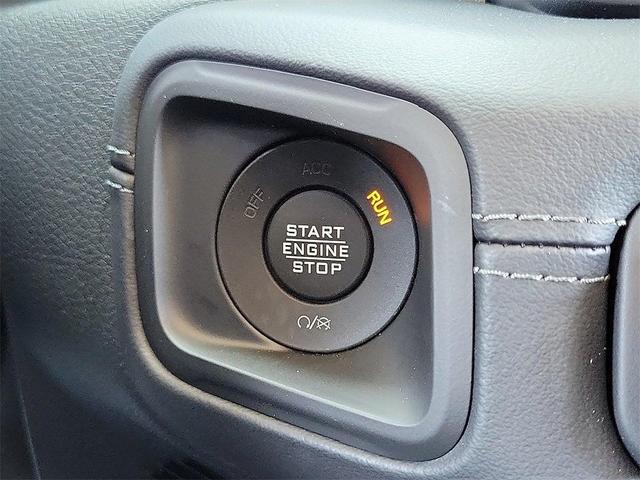 Photo of 2025 Granite Crystal Clearcoat Metallic Jeep Gladiator