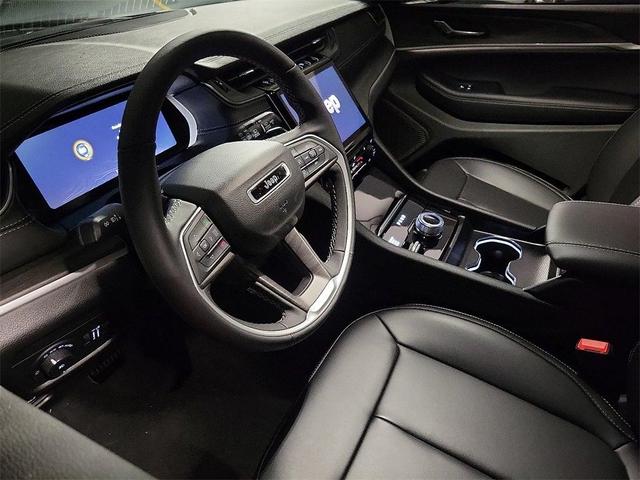 Photo of 2025 Diamond Black Jeep Grand Cherokee