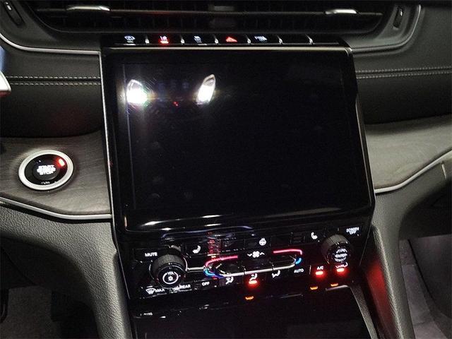 Photo of 2025 Diamond Black Jeep Grand Cherokee