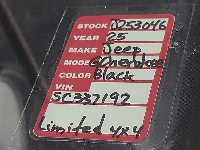 Photo of 2025 Diamond Black Jeep Grand Cherokee