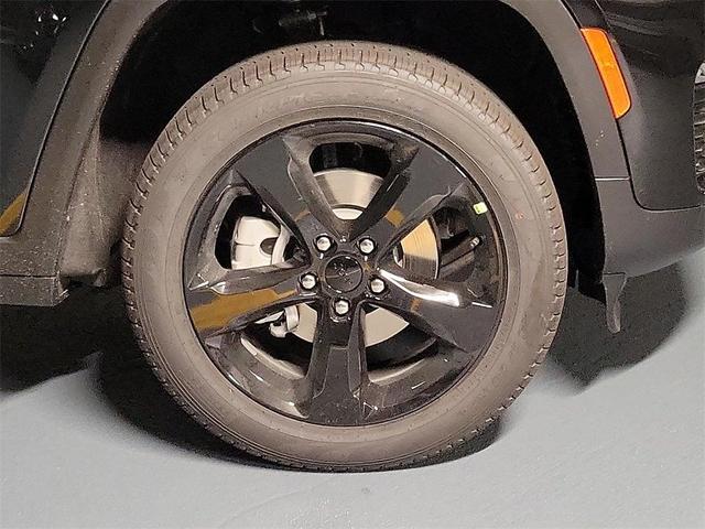 Photo of 2025 Diamond Black Jeep Grand Cherokee