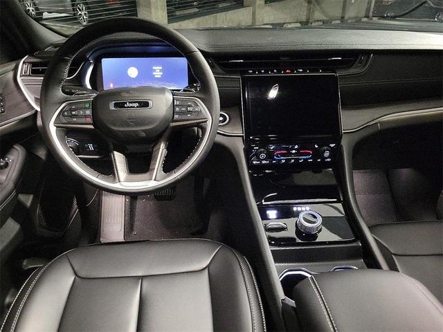 Photo of 2025 Diamond Black Jeep Grand Cherokee