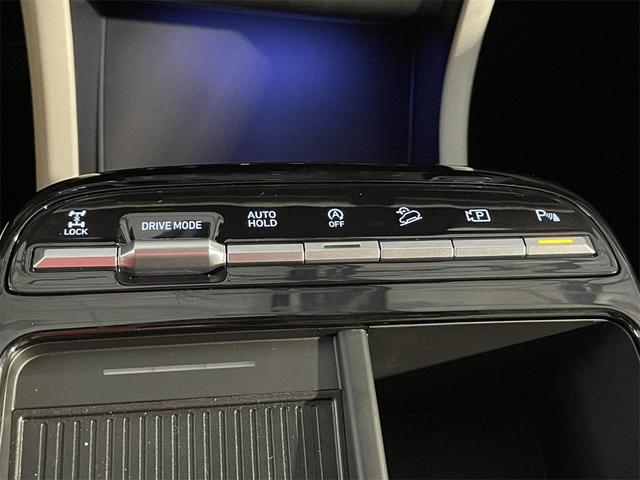 Photo of 2025 White Pearl Hyundai TUCSON