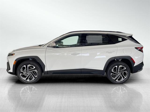 Photo of 2025 White Pearl Hyundai TUCSON