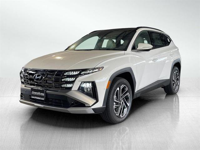 Photo of 2025 White Pearl Hyundai TUCSON
