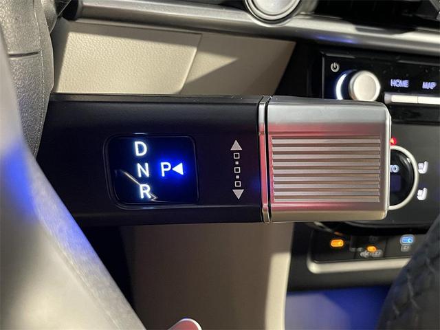 Photo of 2025 White Pearl Hyundai TUCSON