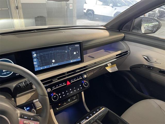 Photo of 2025 White Pearl Hyundai TUCSON
