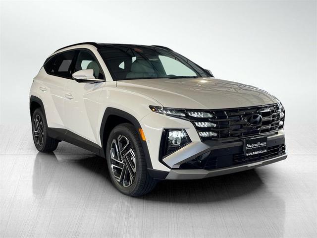 Photo of 2025 White Pearl Hyundai TUCSON
