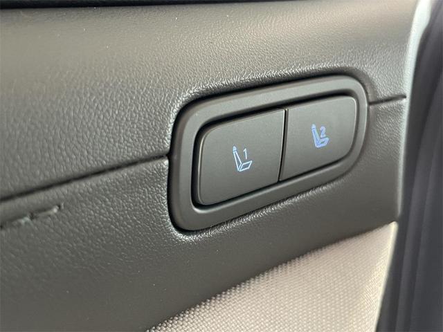 Photo of 2025 White Pearl Hyundai TUCSON