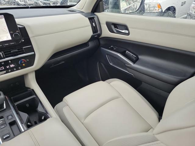 Photo of 2023 Deep Ocean Blue Pearl Nissan Pathfinder