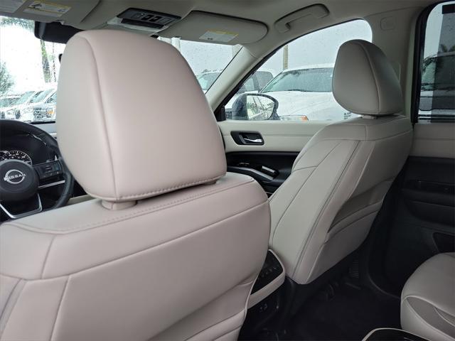 Photo of 2023 Deep Ocean Blue Pearl Nissan Pathfinder