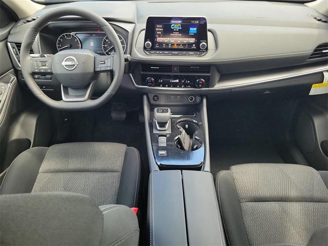Photo of 2026 Everest White Pearl Tricoat Nissan Rogue