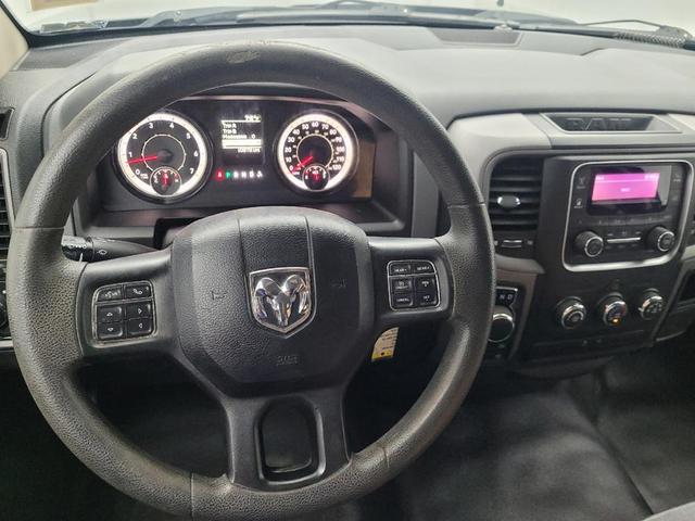 Photo of 2018 Brilliant Black Crystal Pearlcoat RAM 1500