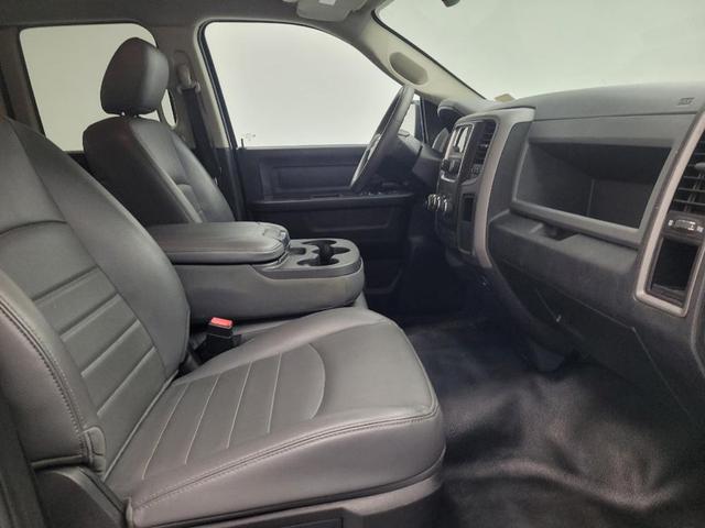 Photo of 2018 Brilliant Black Crystal Pearlcoat RAM 1500