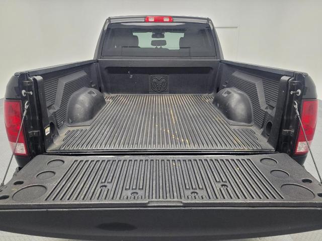 Photo of 2018 Brilliant Black Crystal Pearlcoat RAM 1500