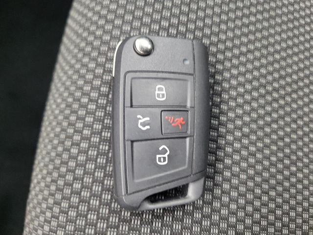 Photo of 2019 Black Uni Volkswagen Jetta