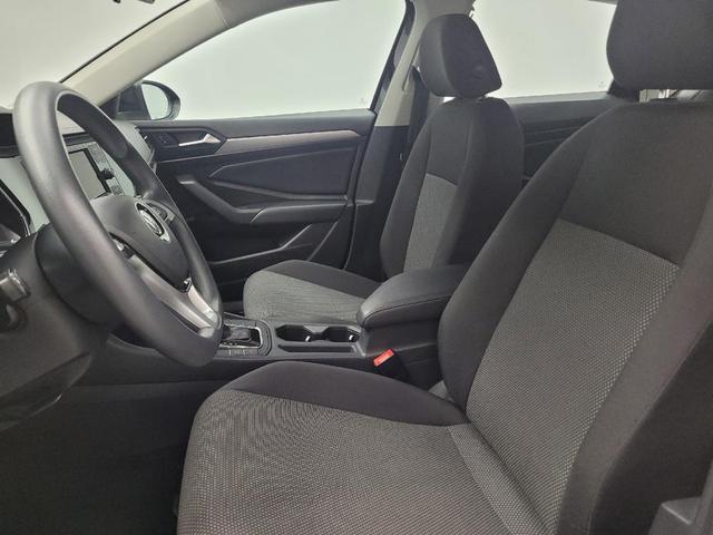 Photo of 2019 Black Uni Volkswagen Jetta