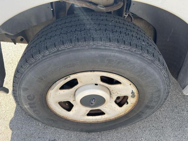 Photo of 2003 Oxford White Ford Expedition