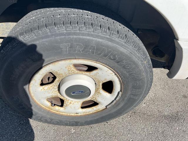 Photo of 2003 Oxford White Ford Expedition
