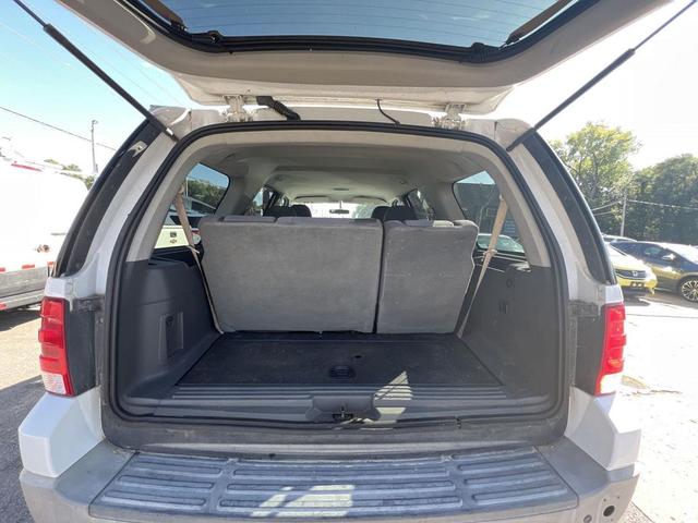 Photo of 2003 Oxford White Ford Expedition