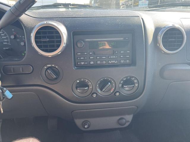 Photo of 2003 Oxford White Ford Expedition