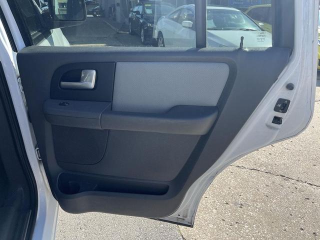 Photo of 2003 Oxford White Ford Expedition
