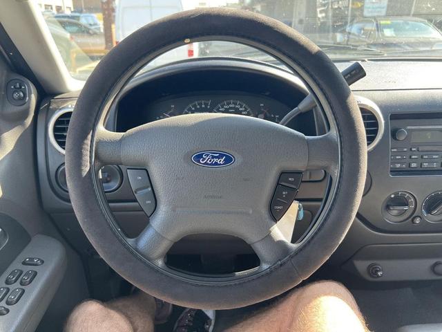 Photo of 2003 Oxford White Ford Expedition