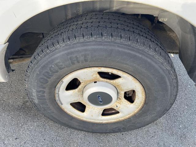 Photo of 2003 Oxford White Ford Expedition